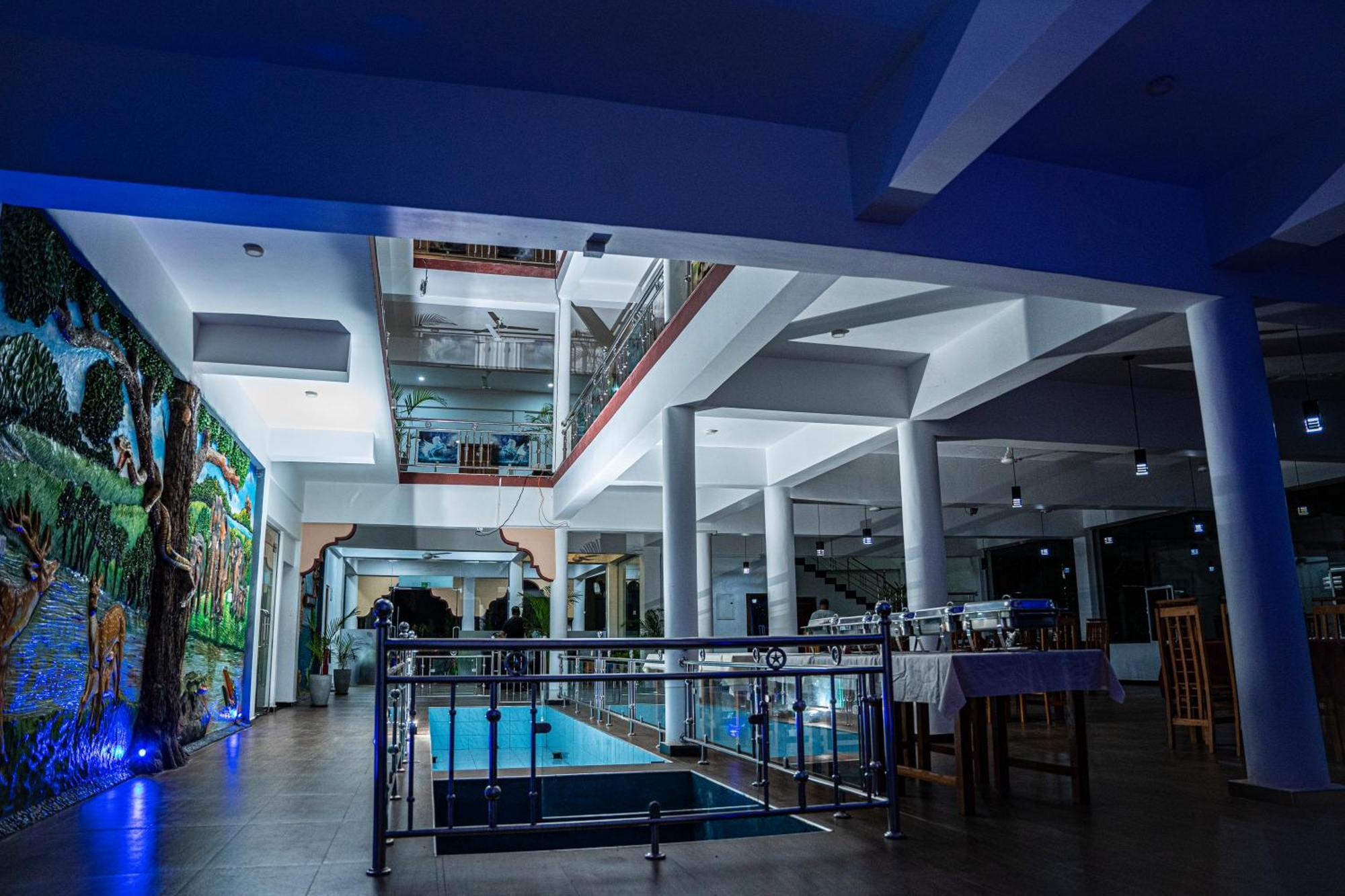 Theevanni Resort Trincomalee Exteriör bild