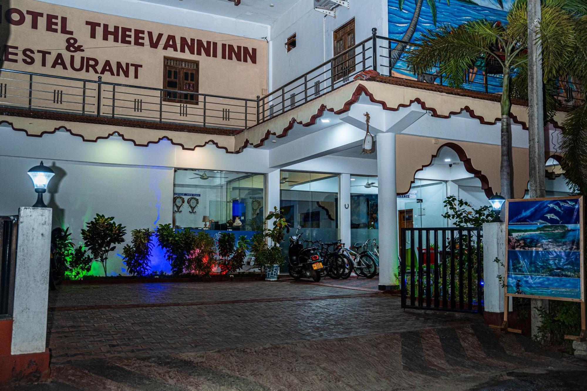 Theevanni Resort Trincomalee Exteriör bild