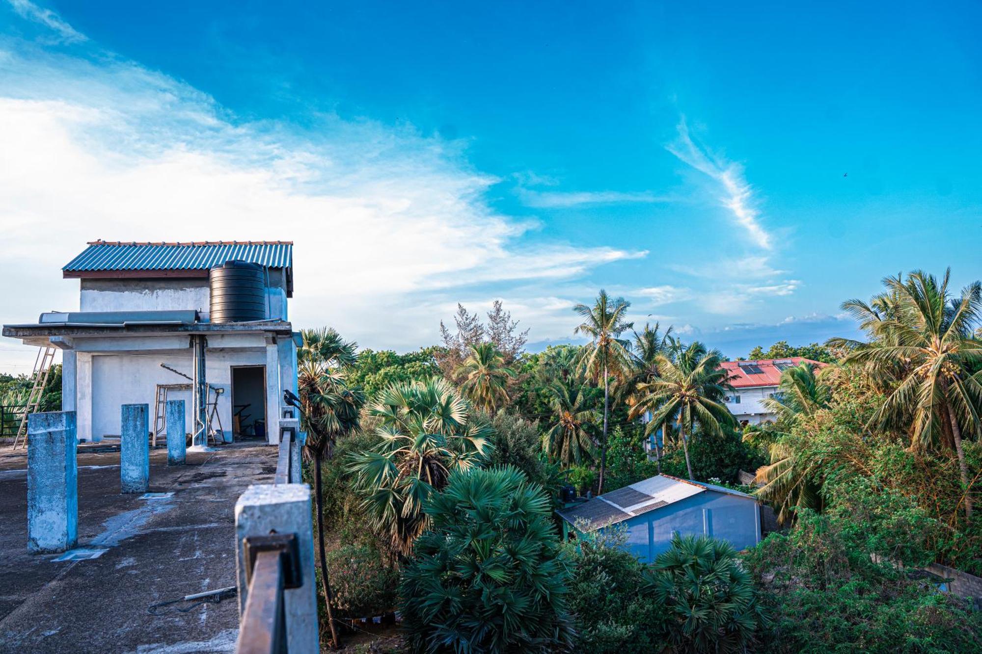 Theevanni Resort Trincomalee Exteriör bild