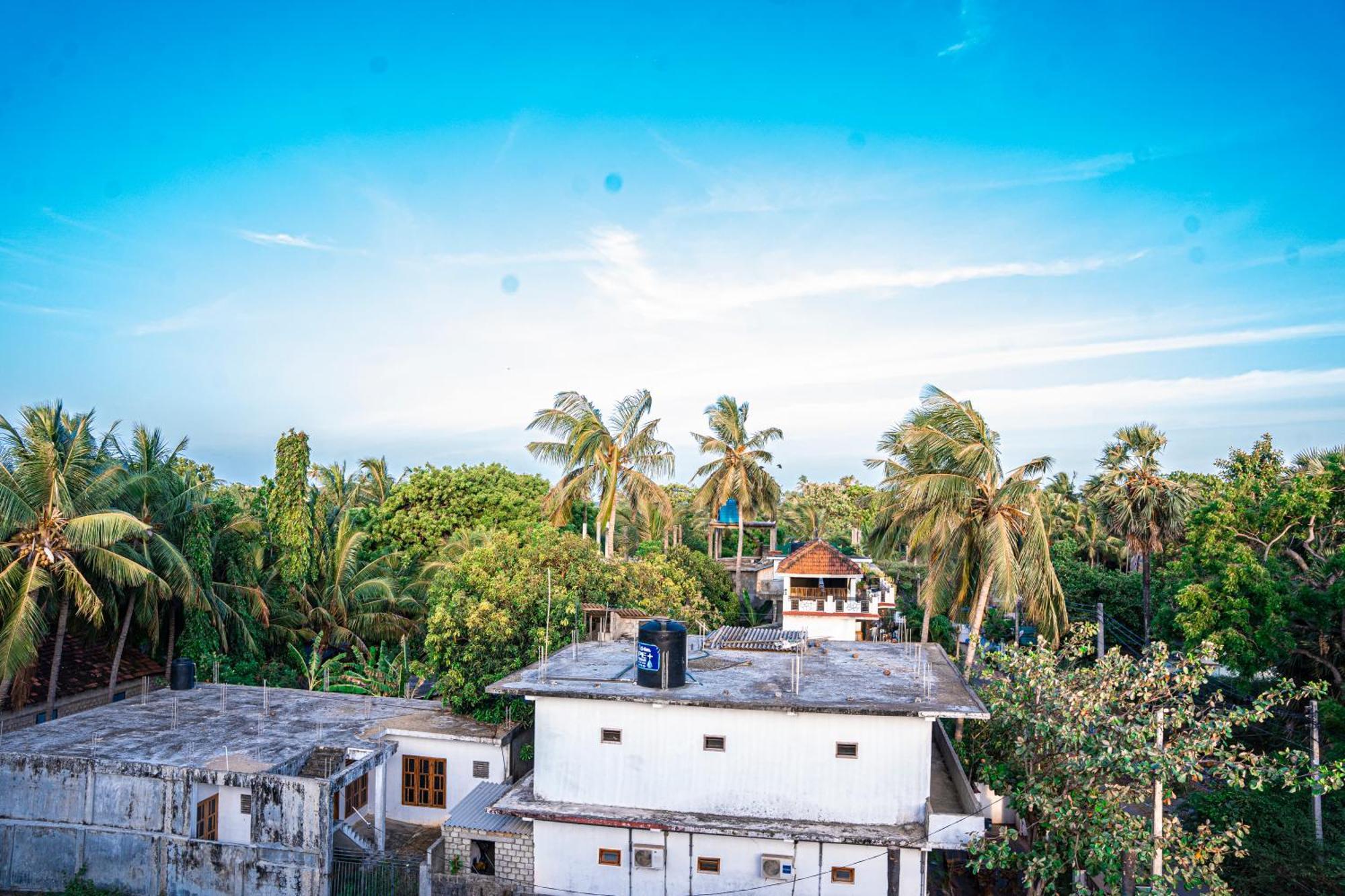 Theevanni Resort Trincomalee Exteriör bild