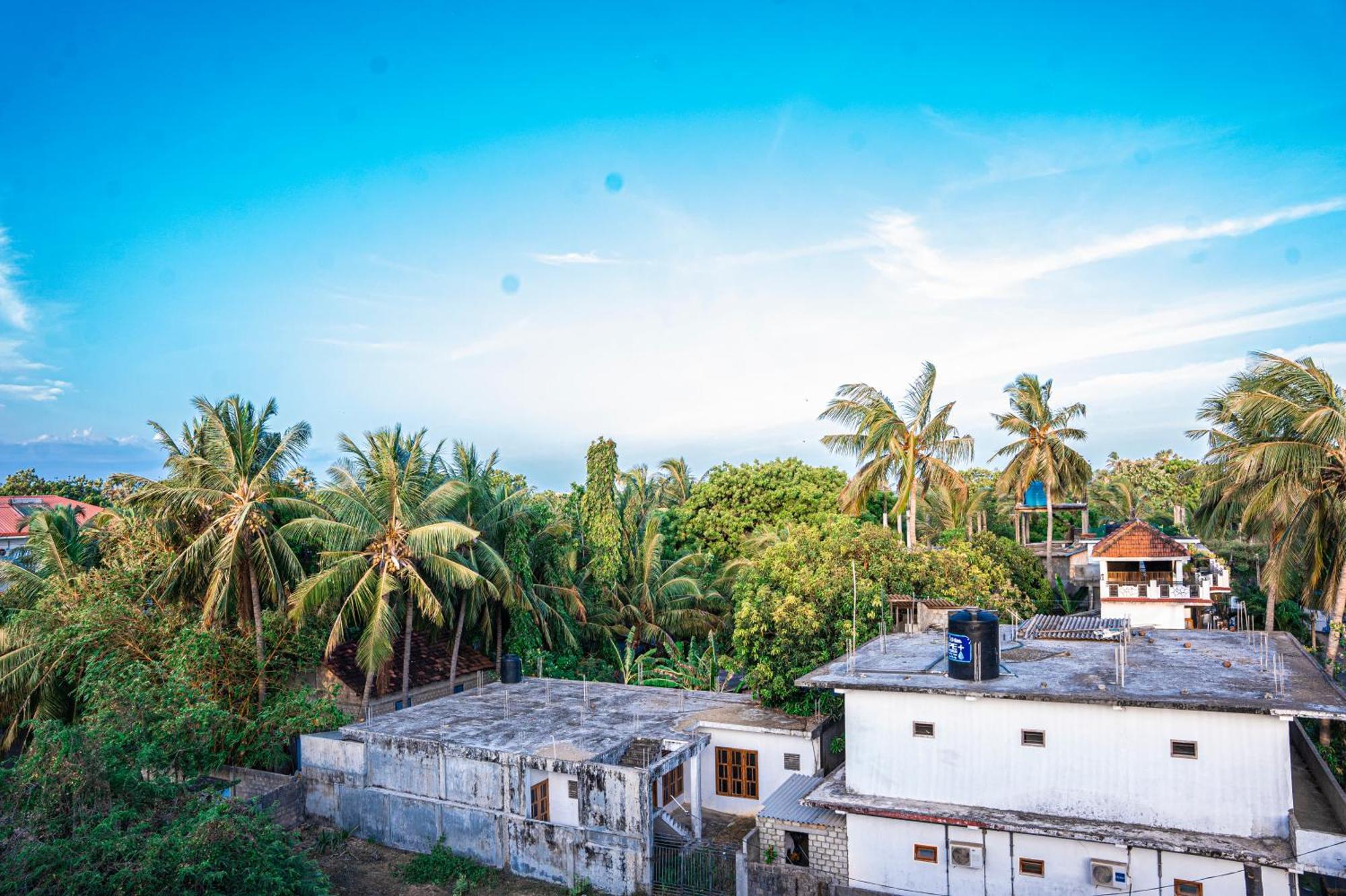 Theevanni Resort Trincomalee Exteriör bild