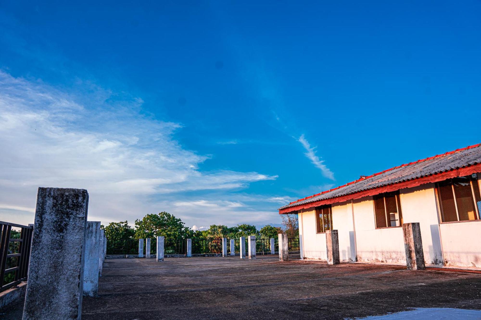 Theevanni Resort Trincomalee Exteriör bild
