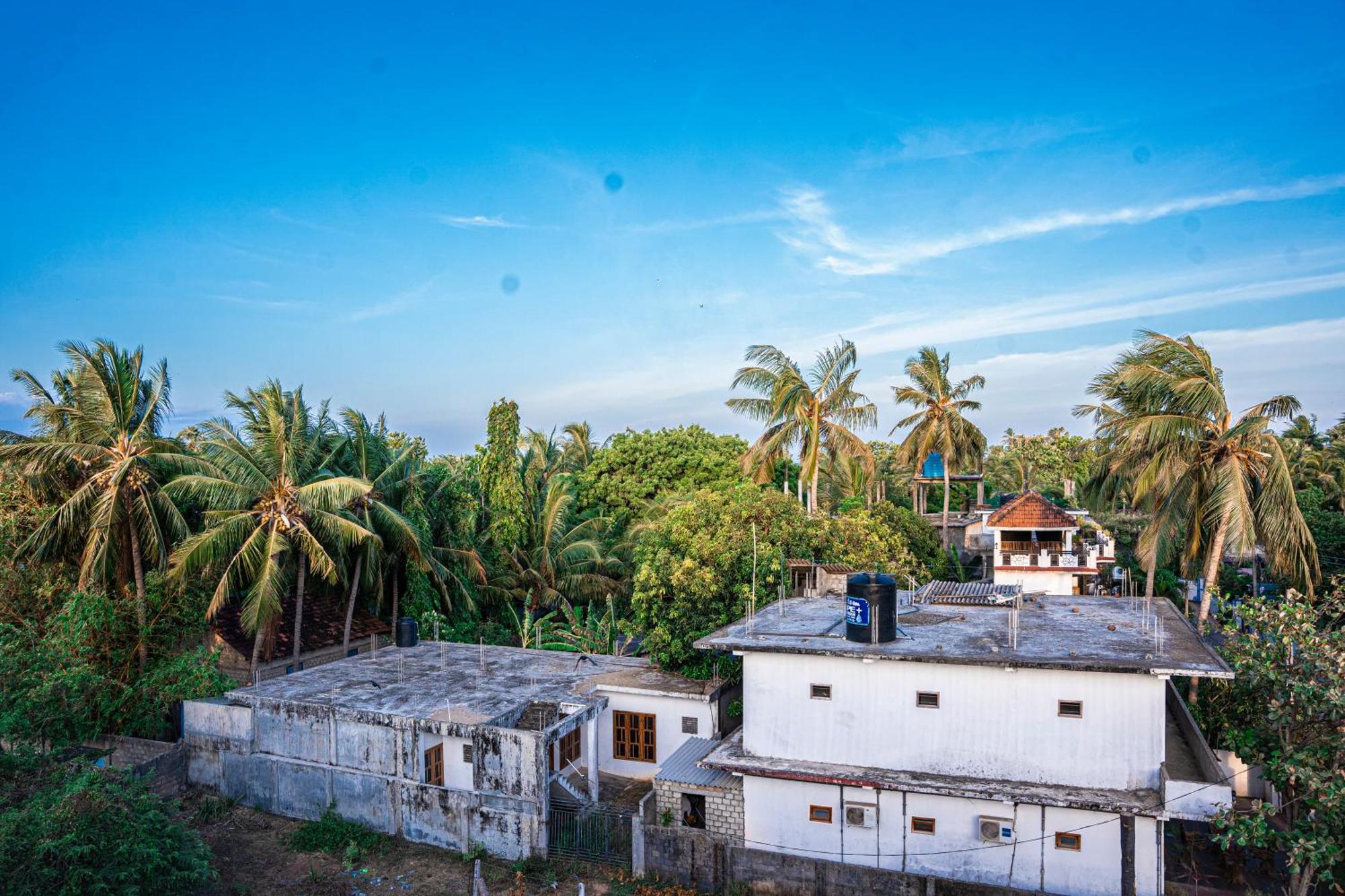 Theevanni Resort Trincomalee Exteriör bild