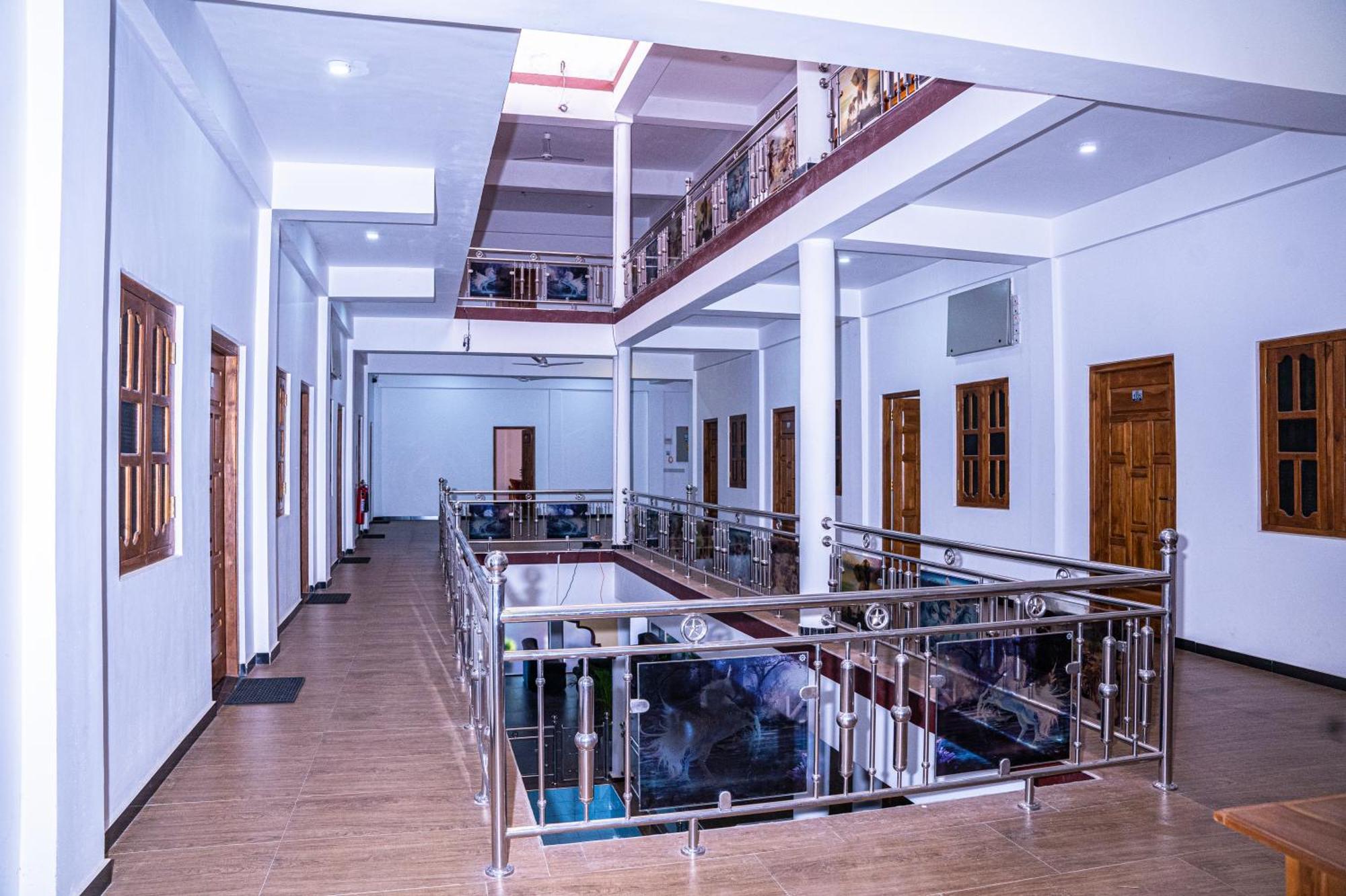 Theevanni Resort Trincomalee Exteriör bild