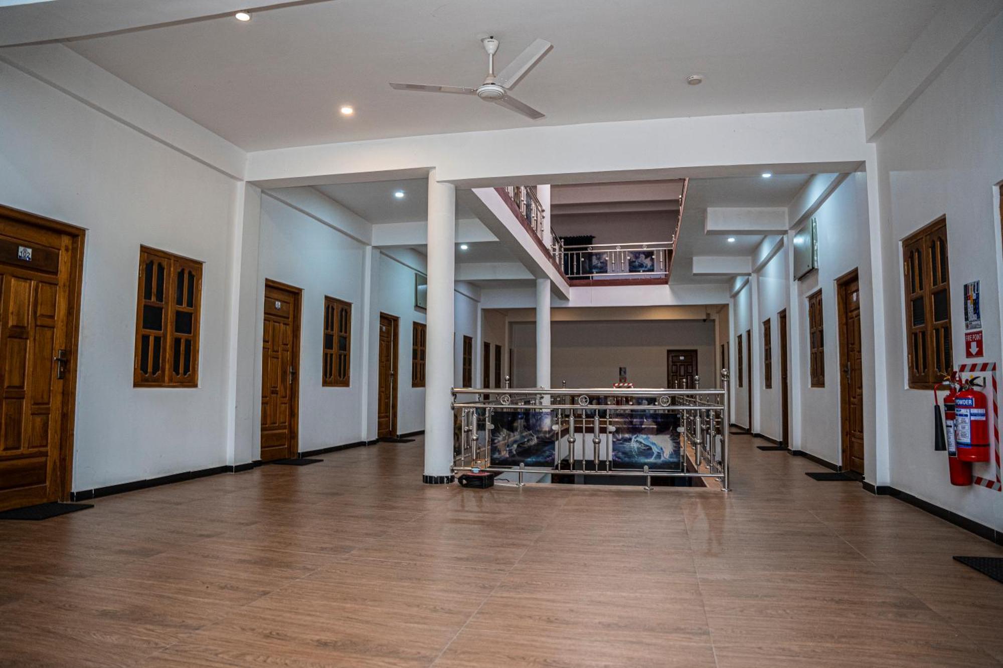 Theevanni Resort Trincomalee Exteriör bild