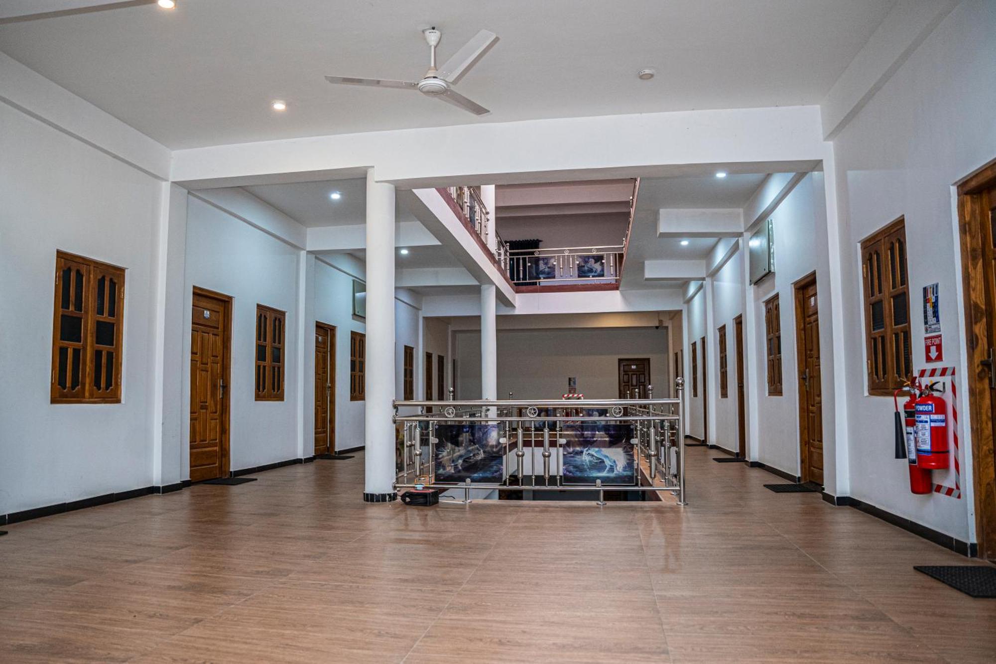 Theevanni Resort Trincomalee Exteriör bild