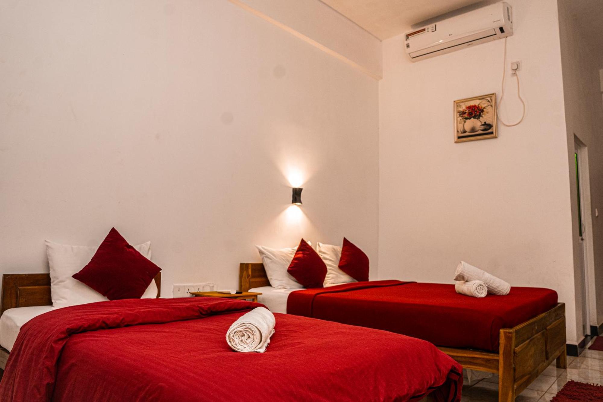 Theevanni Resort Trincomalee Exteriör bild