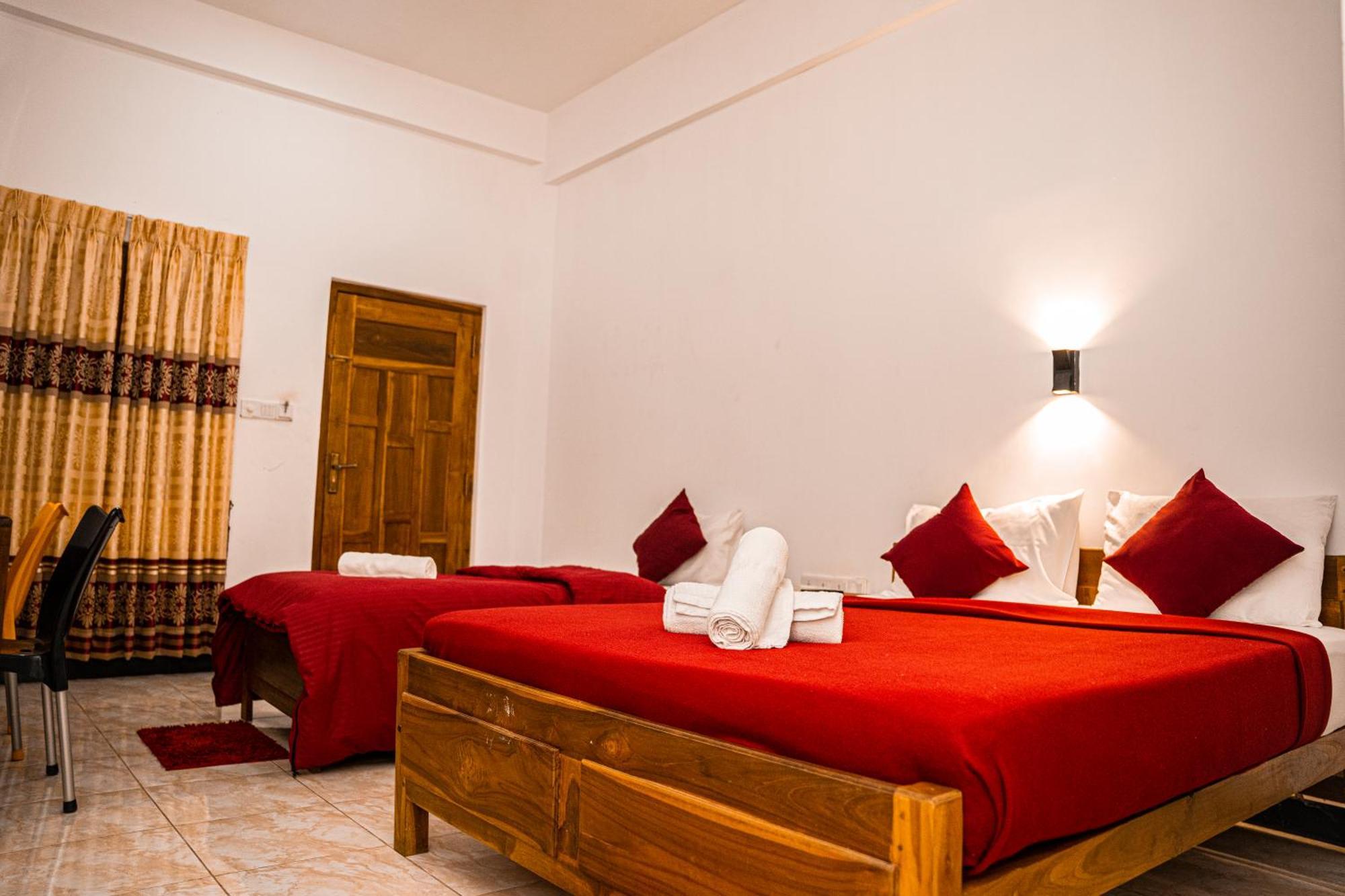 Theevanni Resort Trincomalee Exteriör bild
