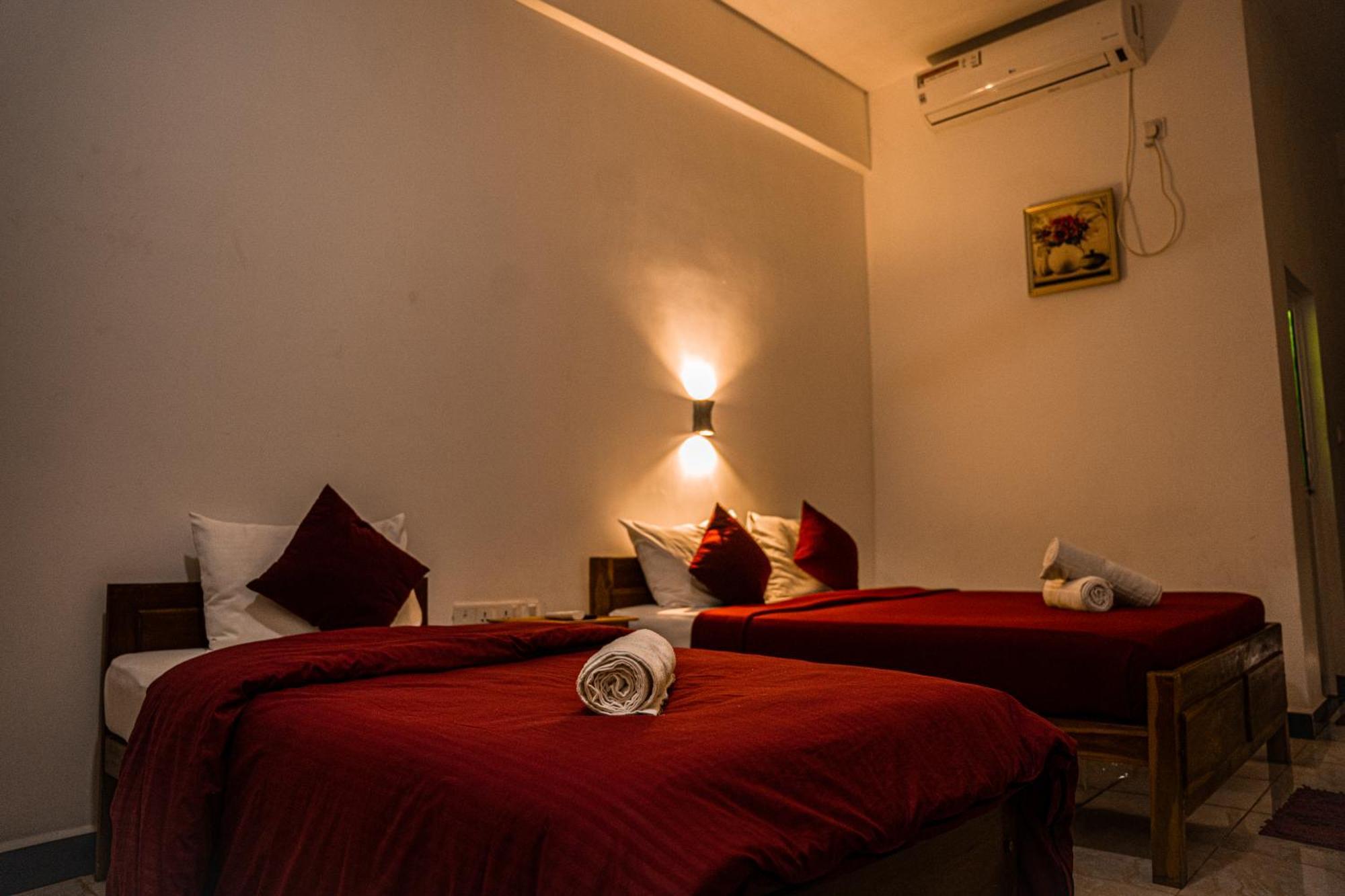 Theevanni Resort Trincomalee Exteriör bild
