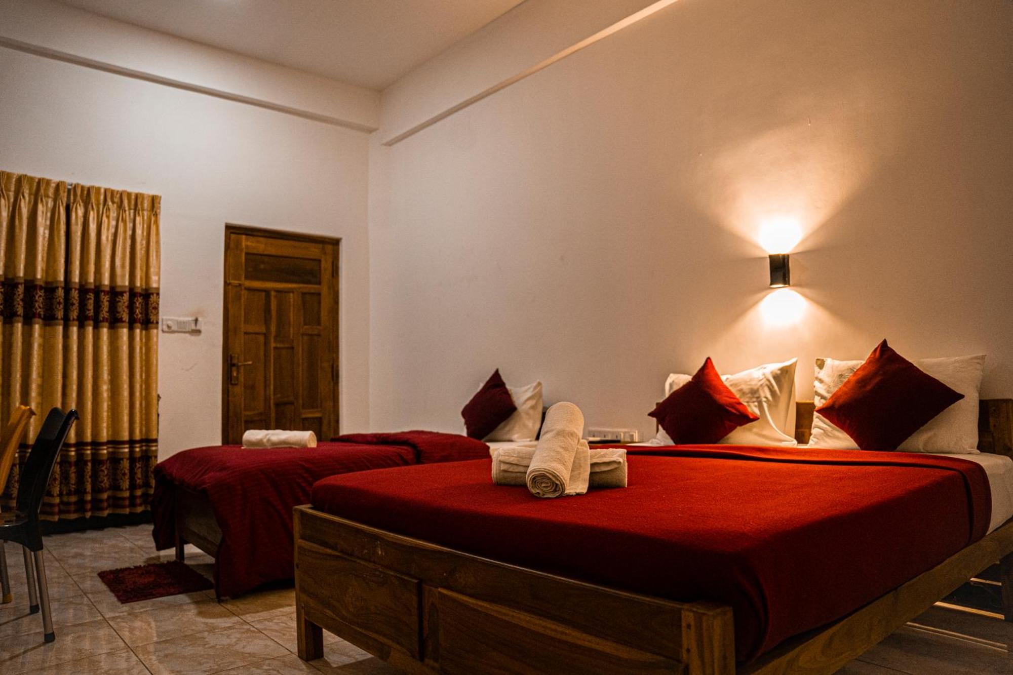 Theevanni Resort Trincomalee Exteriör bild