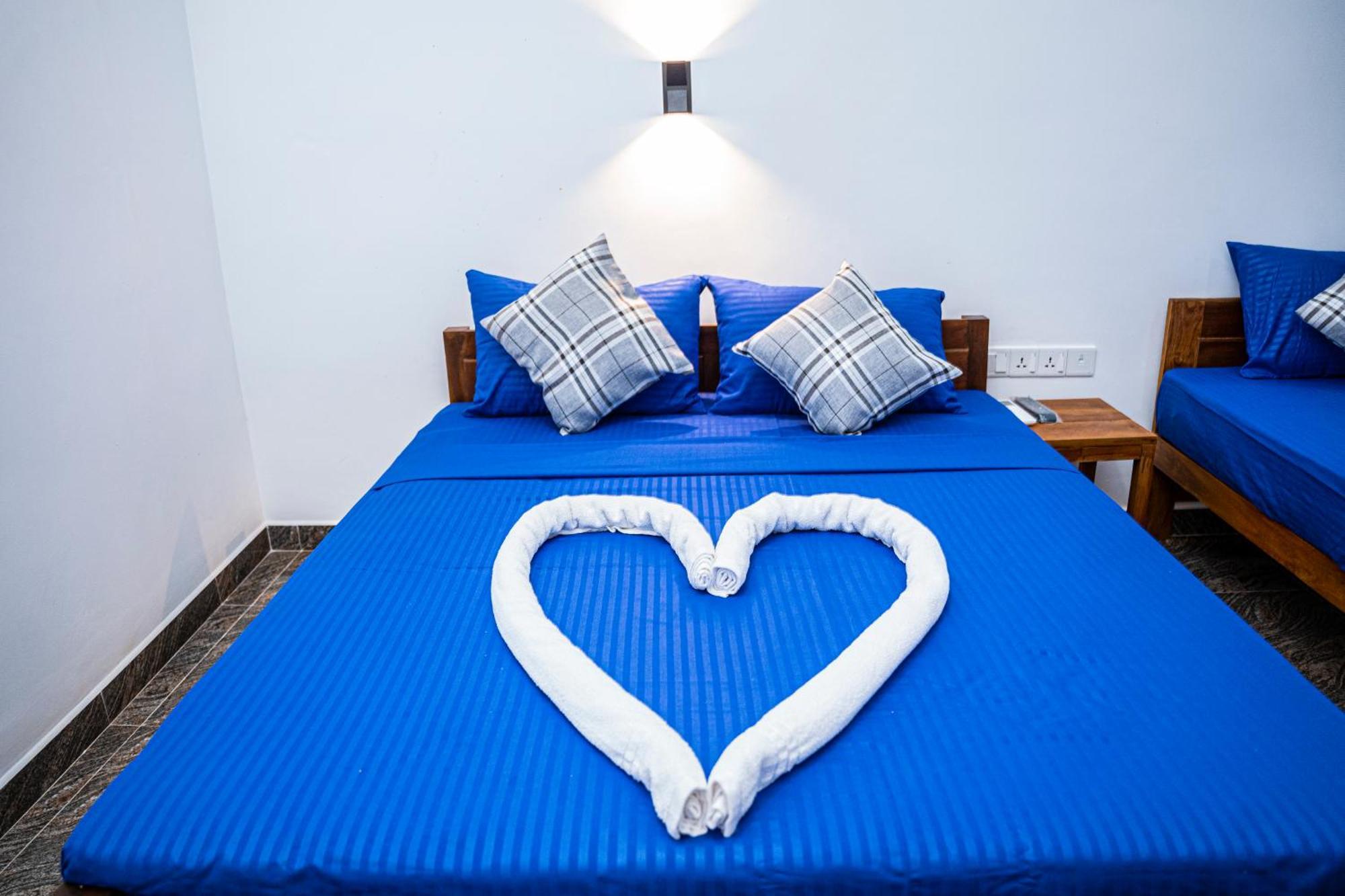 Theevanni Resort Trincomalee Exteriör bild