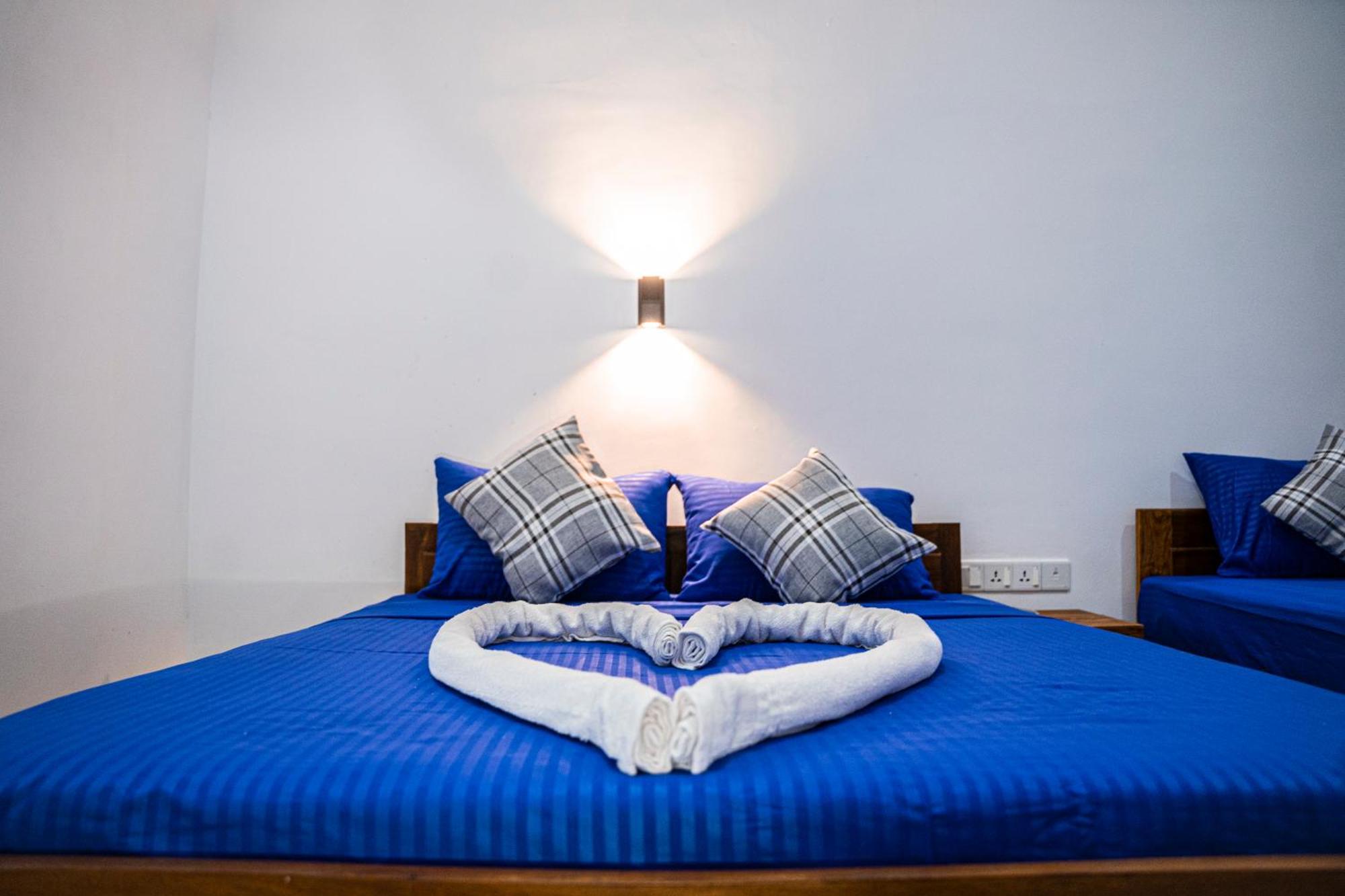 Theevanni Resort Trincomalee Exteriör bild