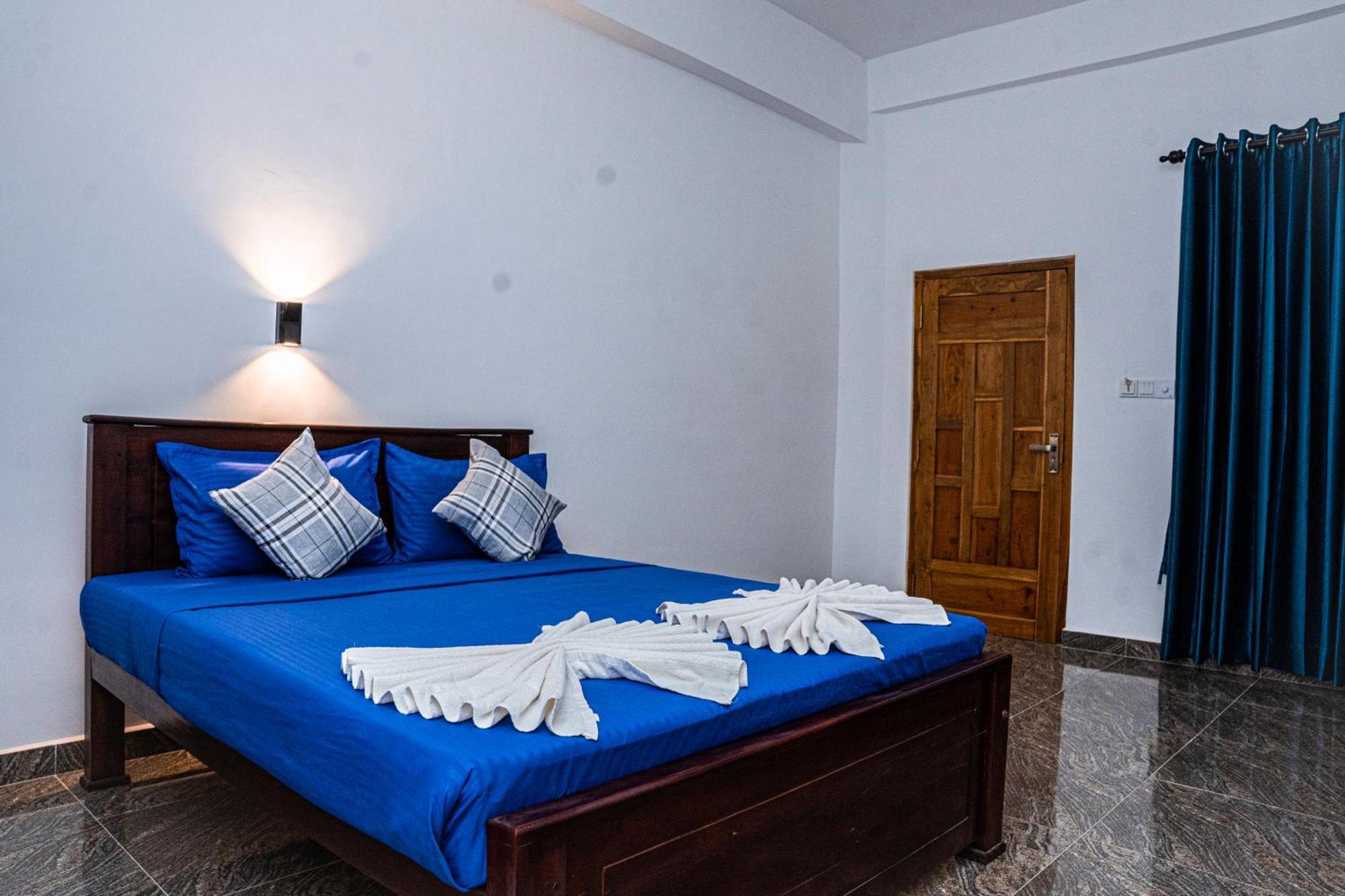 Theevanni Resort Trincomalee Exteriör bild