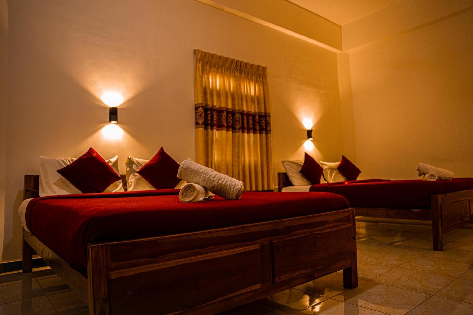 Theevanni Resort Trincomalee Exteriör bild